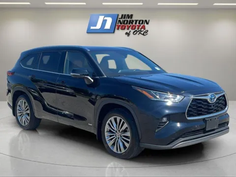 Another view of 2022 Toyota Highlander Hybrid Platinum for sale in Oklahoma City, OK at Jim Norton Toyota Of OKC