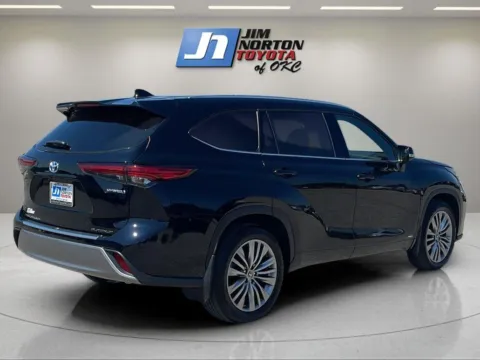 More photos of 2022 Toyota Highlander Hybrid Platinum at Jim Norton Toyota Of OKC, OK