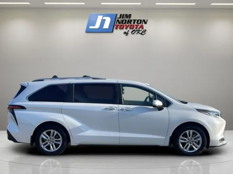 More photos of 2023 Toyota Sienna Limited at Jim Norton Toyota Of OKC, OK