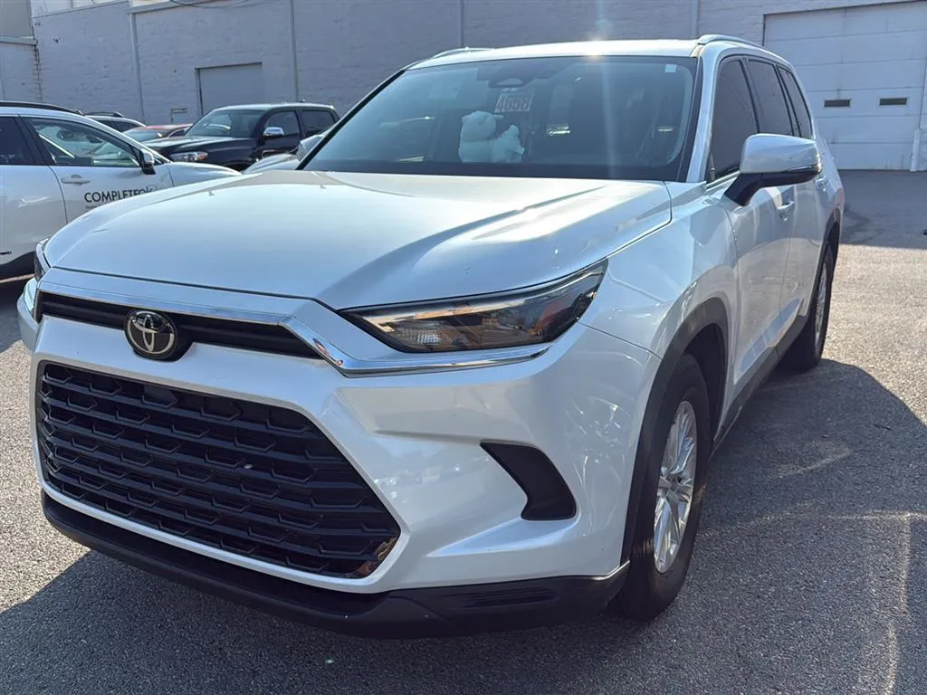 White 2024 Toyota Grand Highlander XLE for sale in Oklahoma City, OK