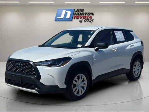 White 2024 Toyota Corolla Cross L for sale in Oklahoma City, OK