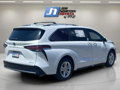 More photos of 2025 Toyota Sienna Limited at Jim Norton Toyota Of OKC, OK