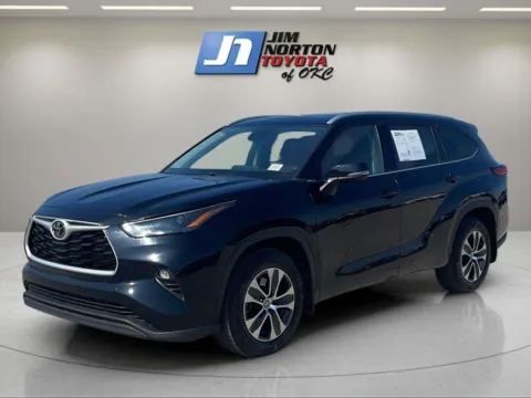 Black 2022 Toyota Highlander XLE for sale in Oklahoma City, OK