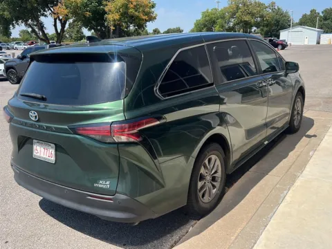 More photos of 2021 Toyota Sienna XLE at Jim Norton Toyota Of OKC, OK