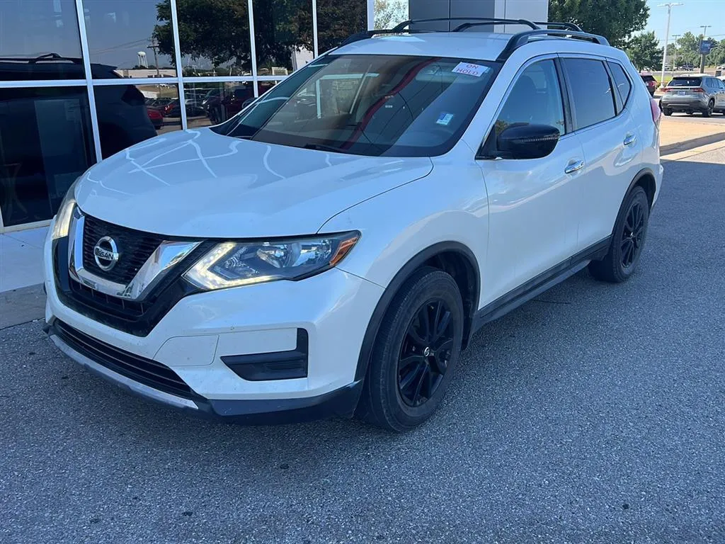 White 2017 Nissan Rogue SV for sale in Oklahoma City, OK
