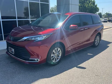 Red 2021 Toyota Sienna XLE for sale in Oklahoma City, OK