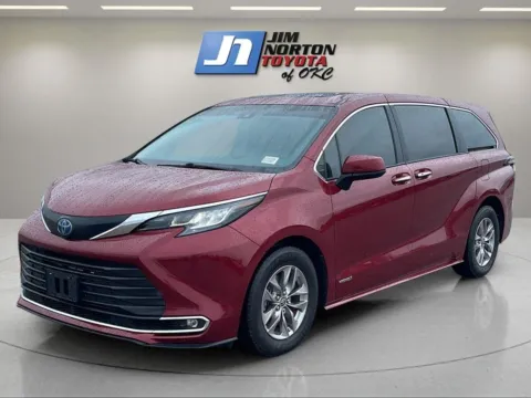 Red 2021 Toyota Sienna XLE for sale in Oklahoma City, OK