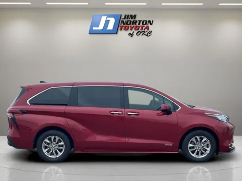 More photos of 2021 Toyota Sienna XLE at Jim Norton Toyota Of OKC, OK