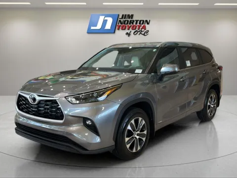 Gray 2025 Toyota Highlander Hybrid XLE for sale in Oklahoma City, OK