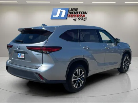 More photos of 2021 Toyota Highlander Hybrid XLE at Jim Norton Toyota Of OKC, OK