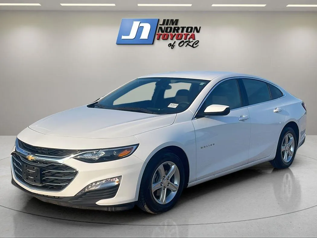 White 2022 Chevrolet Malibu LT for sale in Oklahoma City, OK