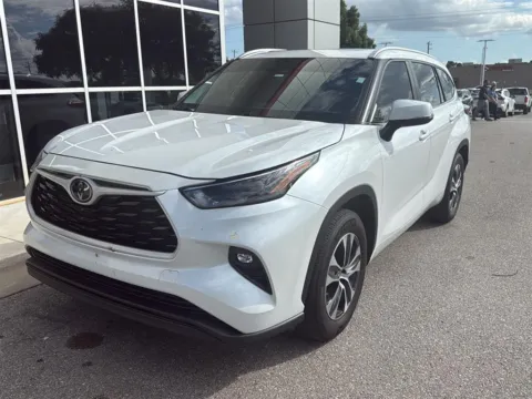 White 2023 Toyota Highlander XLE for sale in Oklahoma City, OK