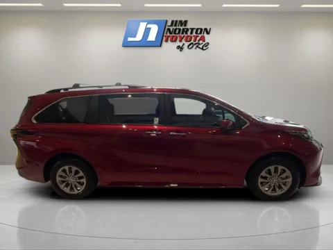 More photos of 2025 Toyota Sienna XLE at Jim Norton Toyota Of OKC, OK