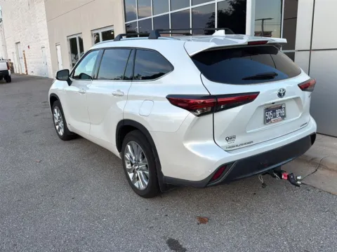 More photos of 2023 Toyota Highlander Hybrid Limited at Jim Norton Toyota Of OKC, OK