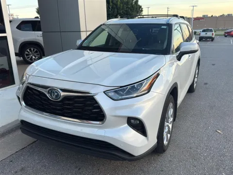 White 2023 Toyota Highlander Hybrid Limited for sale in Oklahoma City, OK