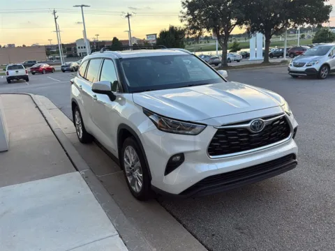 Photos of 2023 Toyota Highlander Hybrid Limited for sale in Oklahoma City, OK at Jim Norton Toyota Of OKC