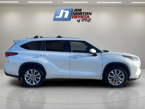 More photos of 2023 Toyota Highlander Hybrid Limited at Jim Norton Toyota Of OKC, OK