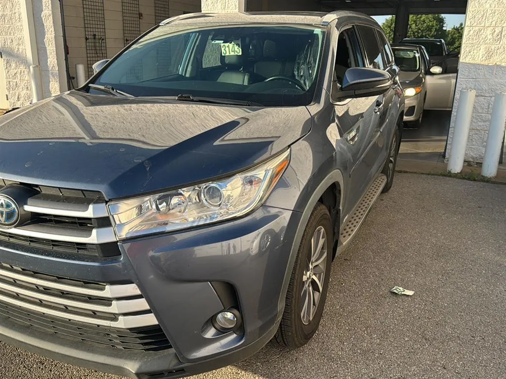 Blue 2019 Toyota Highlander Hybrid XLE for sale in Oklahoma City, OK