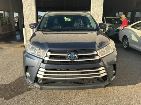 Photos of 2019 Toyota Highlander Hybrid XLE for sale in Oklahoma City, OK at Jim Norton Toyota Of OKC