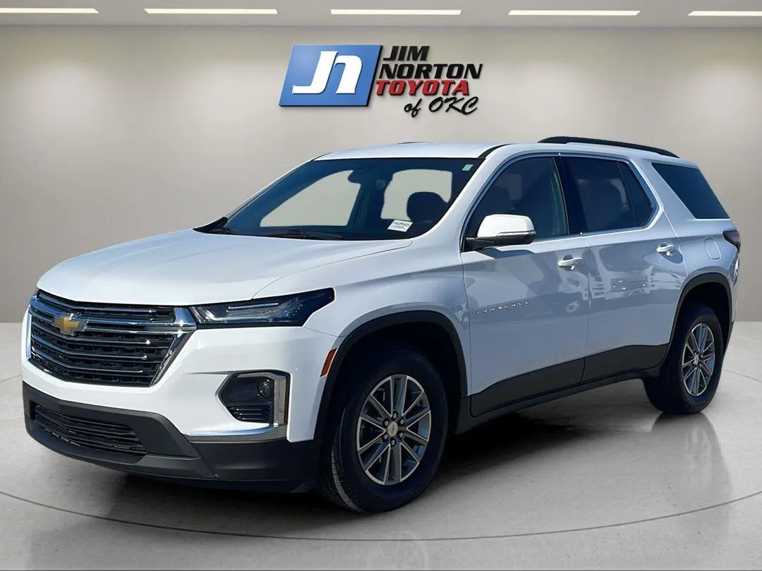 White 2023 Chevrolet Traverse LT Cloth for sale in Oklahoma City, OK