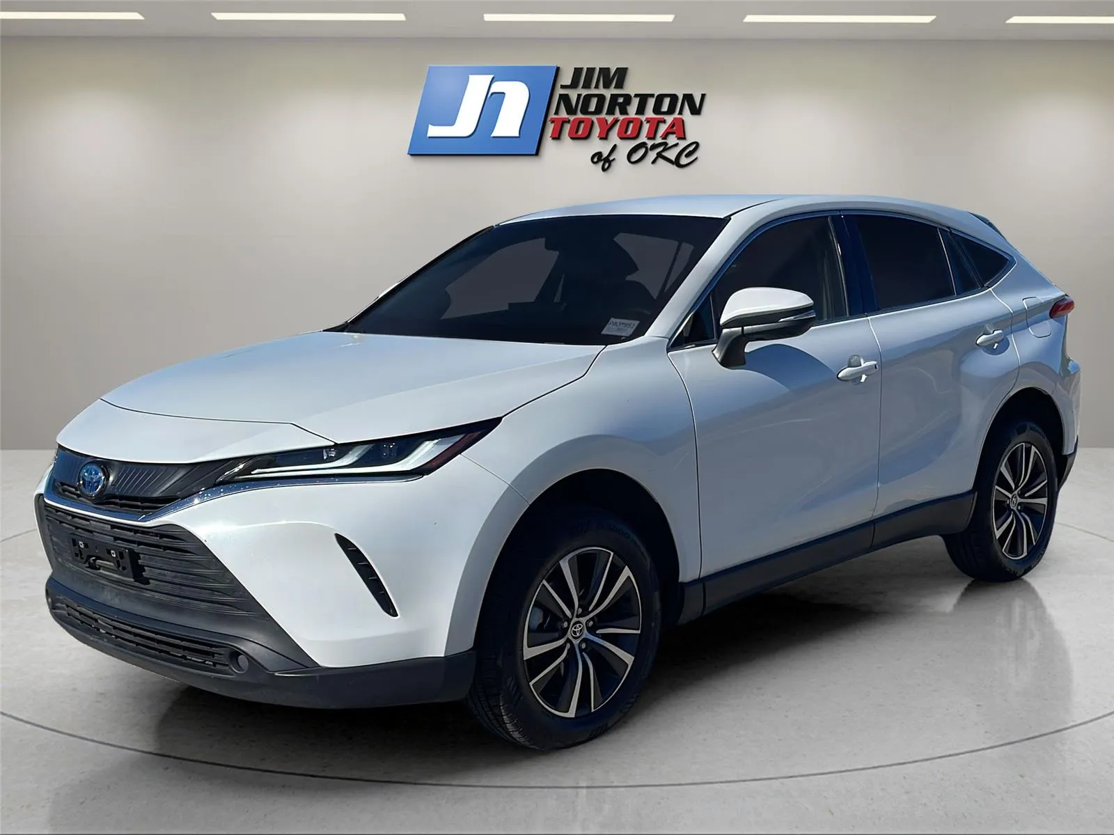 White 2023 Toyota Venza LE for sale in Oklahoma City, OK