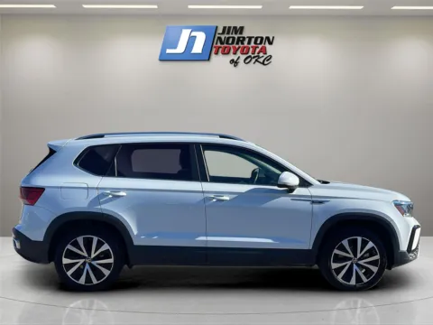 More photos of 2023 Volkswagen Taos SE at Jim Norton Toyota Of OKC, OK