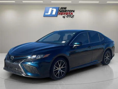 Green 2021 Toyota Camry SE for sale in Oklahoma City, OK
