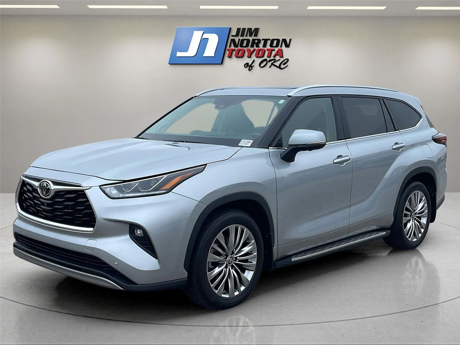 Silver 2024 Toyota Highlander Platinum for sale in Oklahoma City, OK