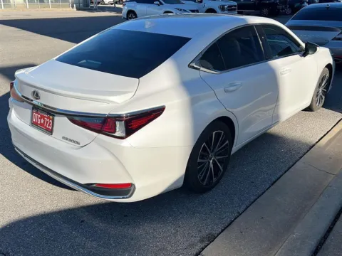 More photos of 2024 Lexus ES 300h at Jim Norton Toyota Of OKC, OK