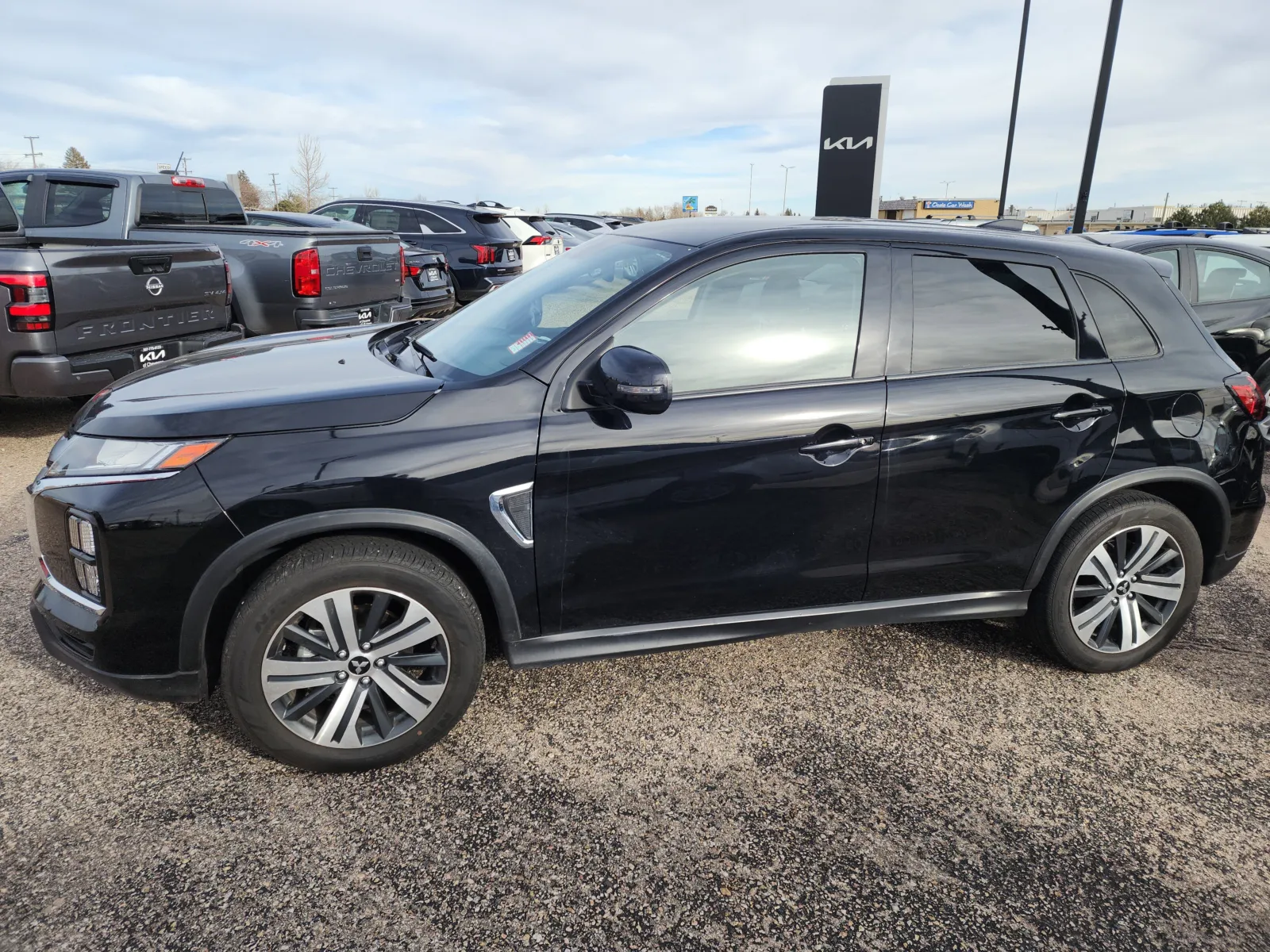 2024 Mitsubishi Outlander SE's photo