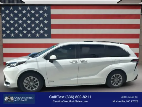 White 2021 Toyota Sienna XLE Minivan 4D for sale in Mocksville, NC