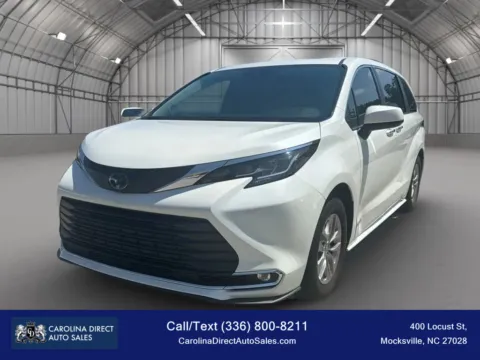White 2021 Toyota Sienna XLE Minivan 4D for sale in Mocksville, NC