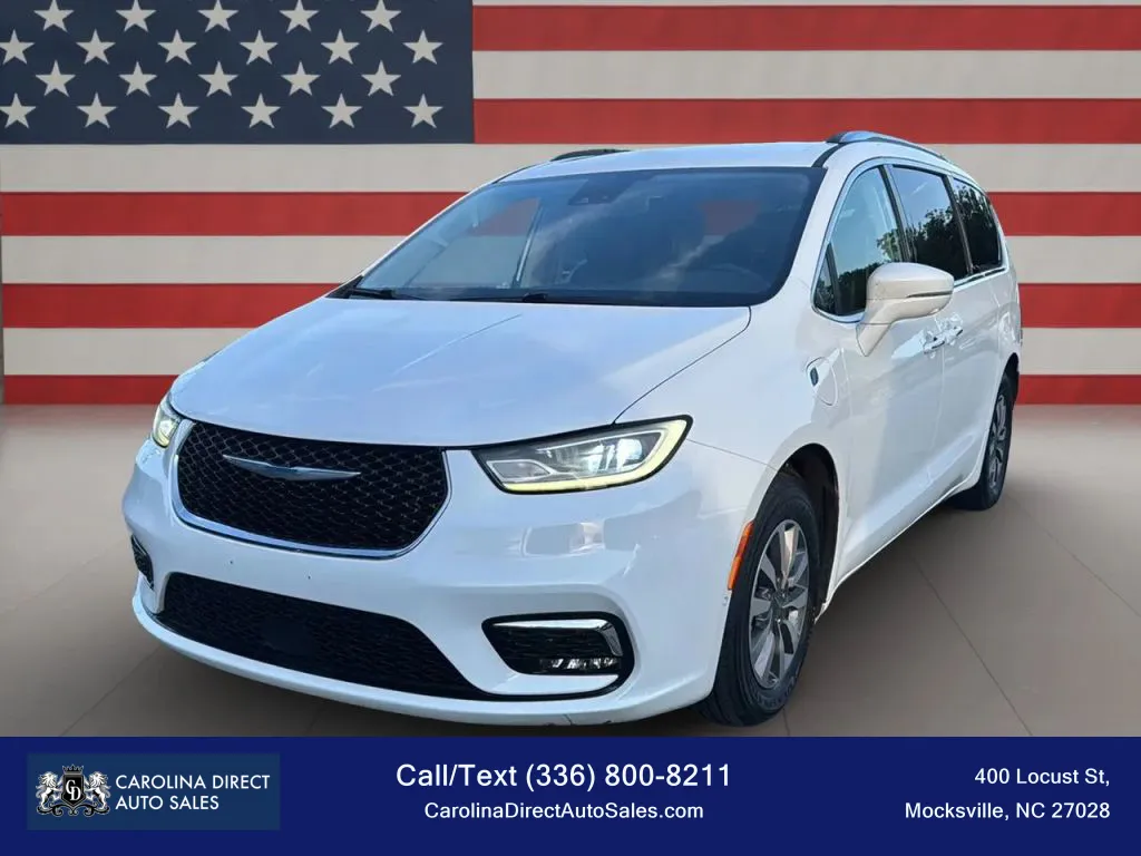 White 2021 Chrysler Pacifica Hybrid Touring L Van 4D for sale in Mocksville, NC