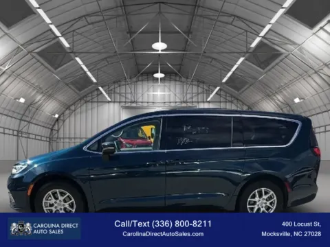 Unknown 2023 Chrysler Pacifica Touring L Van 4D for sale in Mocksville, NC