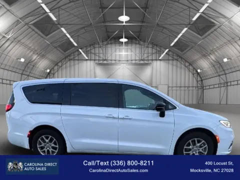 White 2025 Chrysler Pacifica Select Van 4D for sale in Mocksville, NC