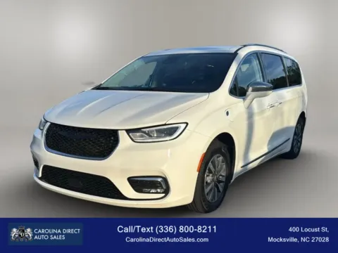 White 2021 Chrysler Pacifica Hybrid Limited Van 4D for sale in Mocksville, NC