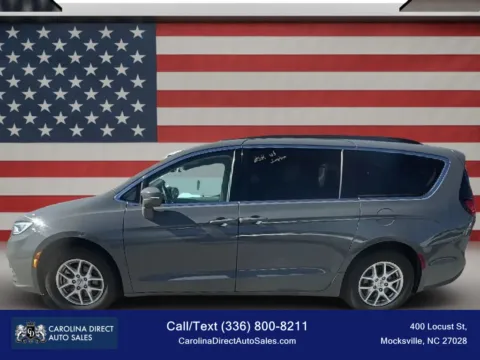 White 2022 Chrysler Pacifica Touring L Van 4D for sale in Mocksville, NC