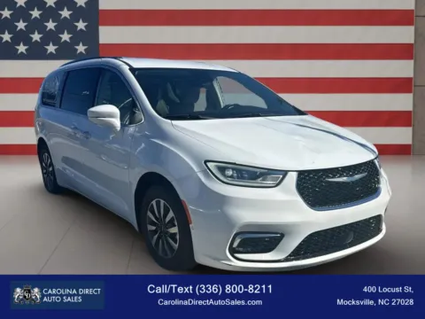 White 2021 Chrysler Pacifica Hybrid Touring L Van 4D for sale in Mocksville, NC