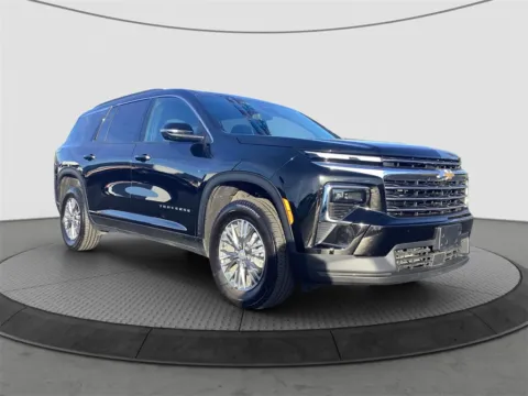 Black 2025 Chevrolet Traverse LT for sale in Logan, OH