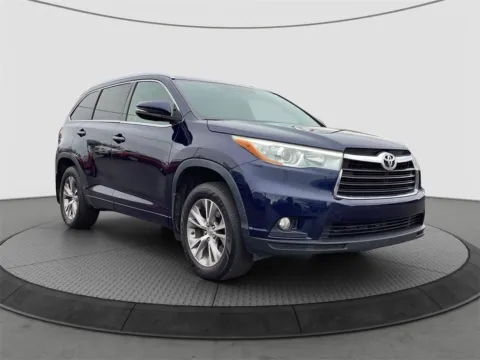 Blue 2015 Toyota Highlander XLE V6 for sale in Logan, OH