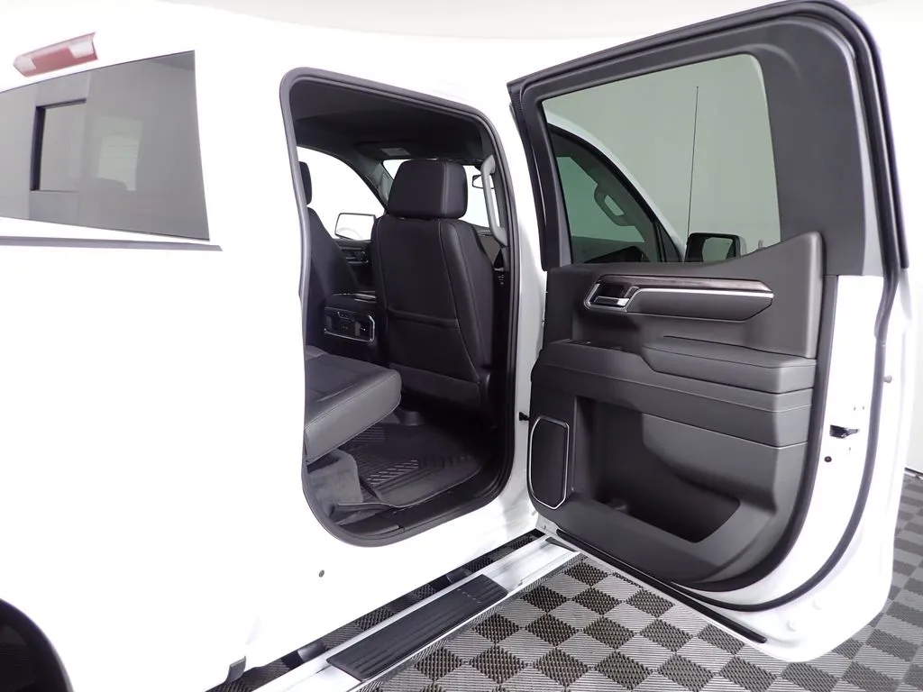 2026 Chevrolet Silverado 1500 LTZ - Photo 31