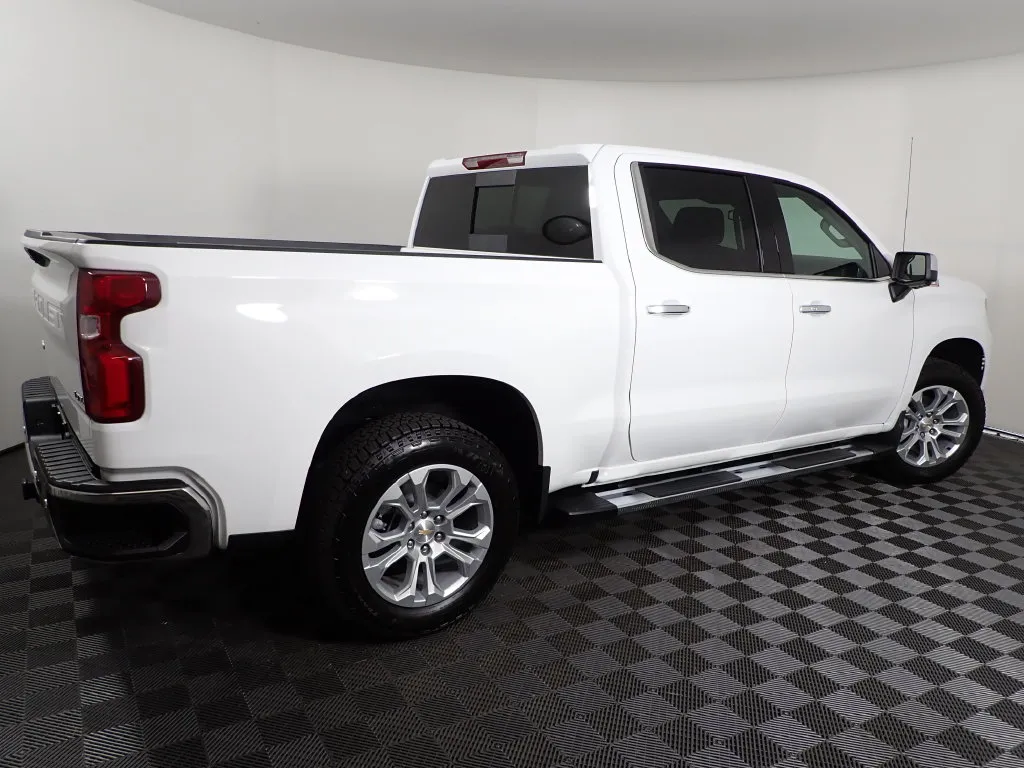 Chevrolet Silverado photo 17