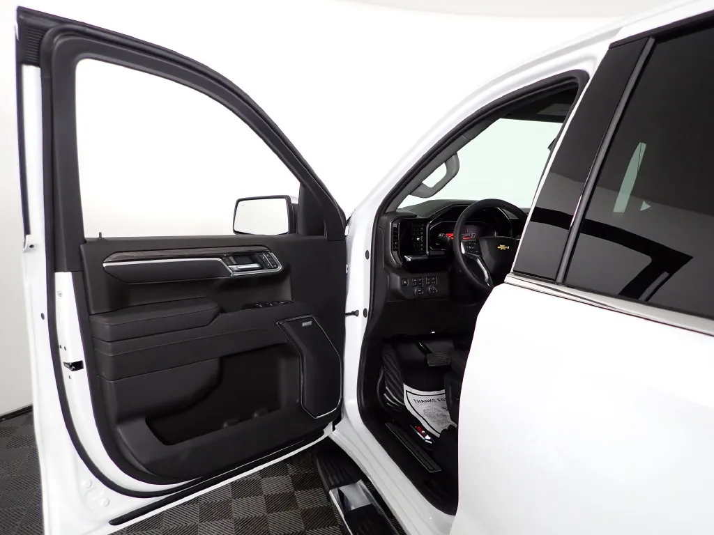 Chevrolet Silverado photo 18