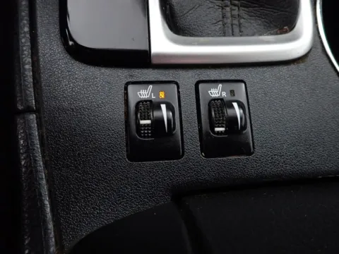 More photos of 2015 Toyota Highlander XLE V6 at Don Wood Chevrolet, OH