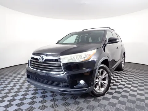 Photos of 2015 Toyota Highlander XLE V6 for sale in Logan, OH at Don Wood Chevrolet