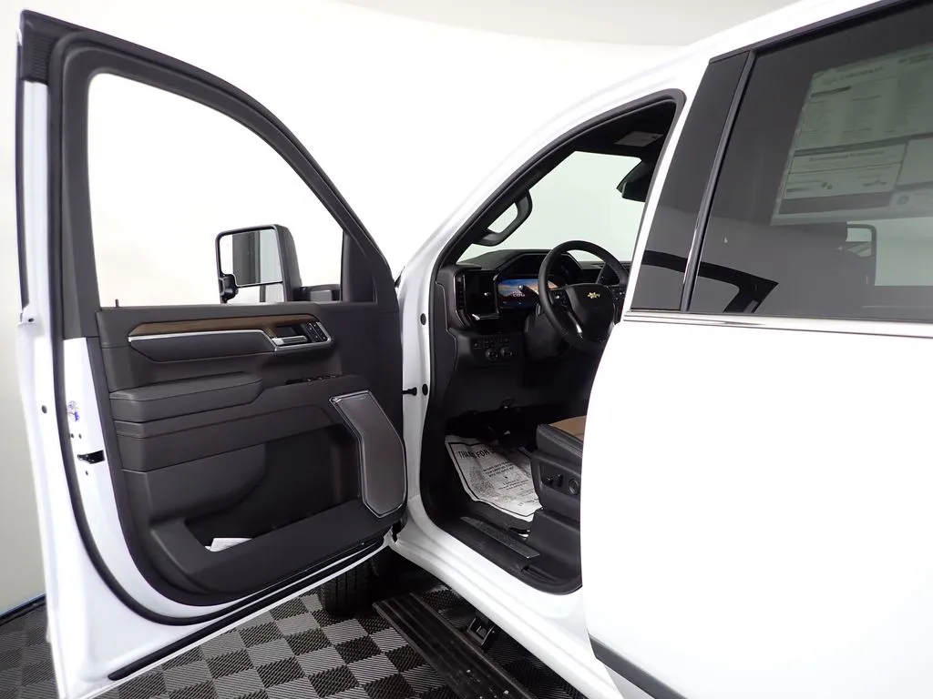 2026 Chevrolet Silverado 3500 HD High Country - Photo 19