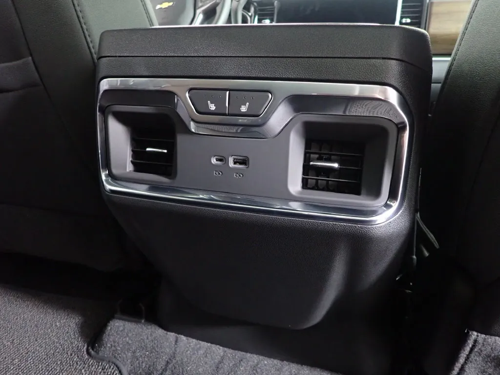 Chevrolet 3500HD photo 36