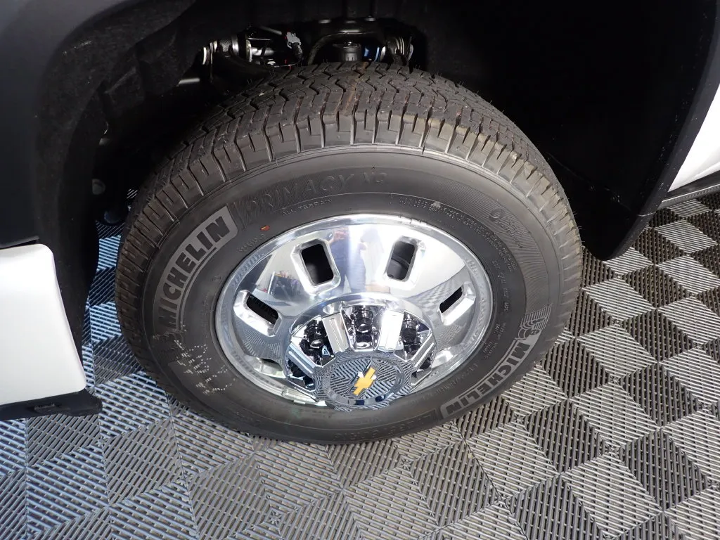 Chevrolet 3500HD photo 41