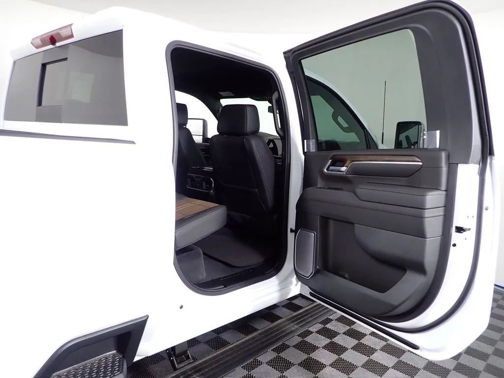 2026 Chevrolet Silverado 3500 HD High Country - Photo 34