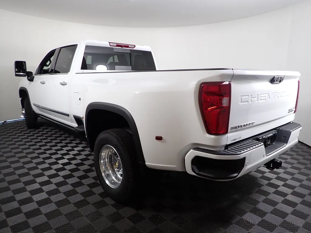 2026 Chevrolet Silverado 3500 HD High Country - Photo 13